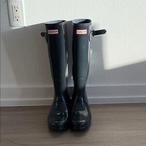 Hunter Glossy Charcoal Gray Knee-High Rain Boots with Side Buckle